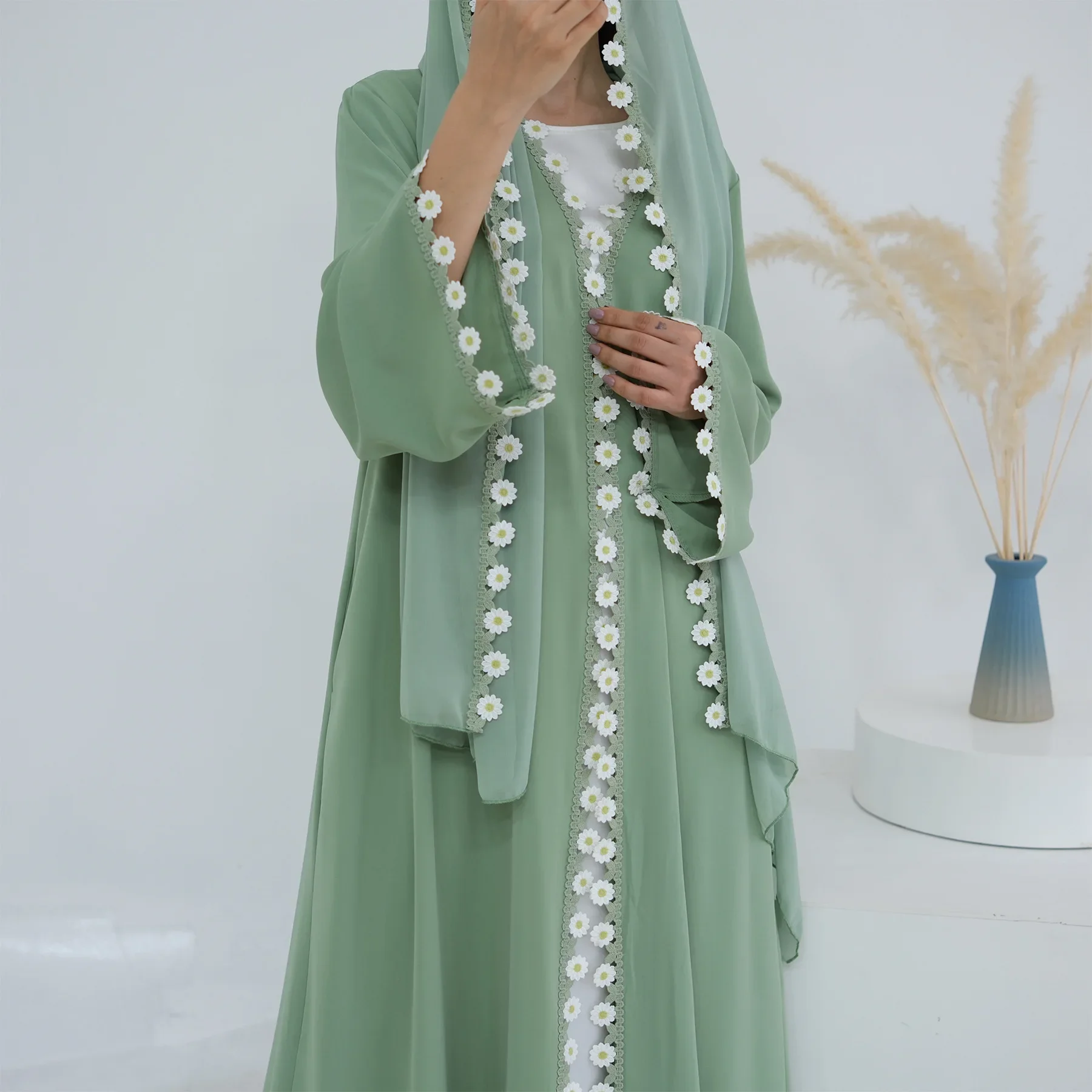 عبايات دبي بتصميم الزهور، قفطا - مراجعة Embroidery Kebaya وسعره