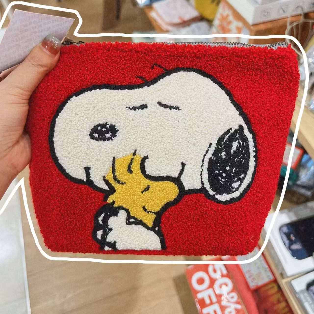 حقيبة أقلام مطرزة بتصميم سنوبي - مراجعة Embroidery Online وسعره